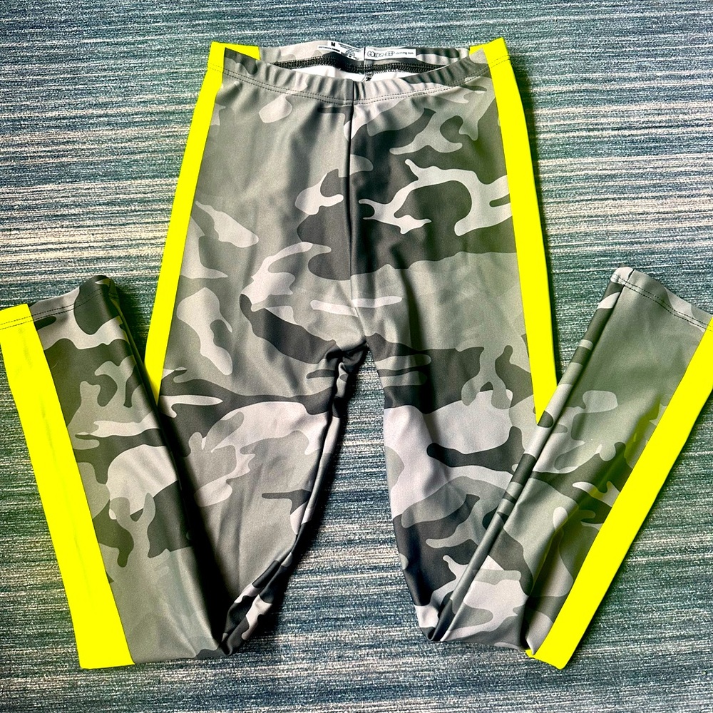 Goldsheep girls black camo leggings. Size M. Fits 8-10. NWOT. Never worn